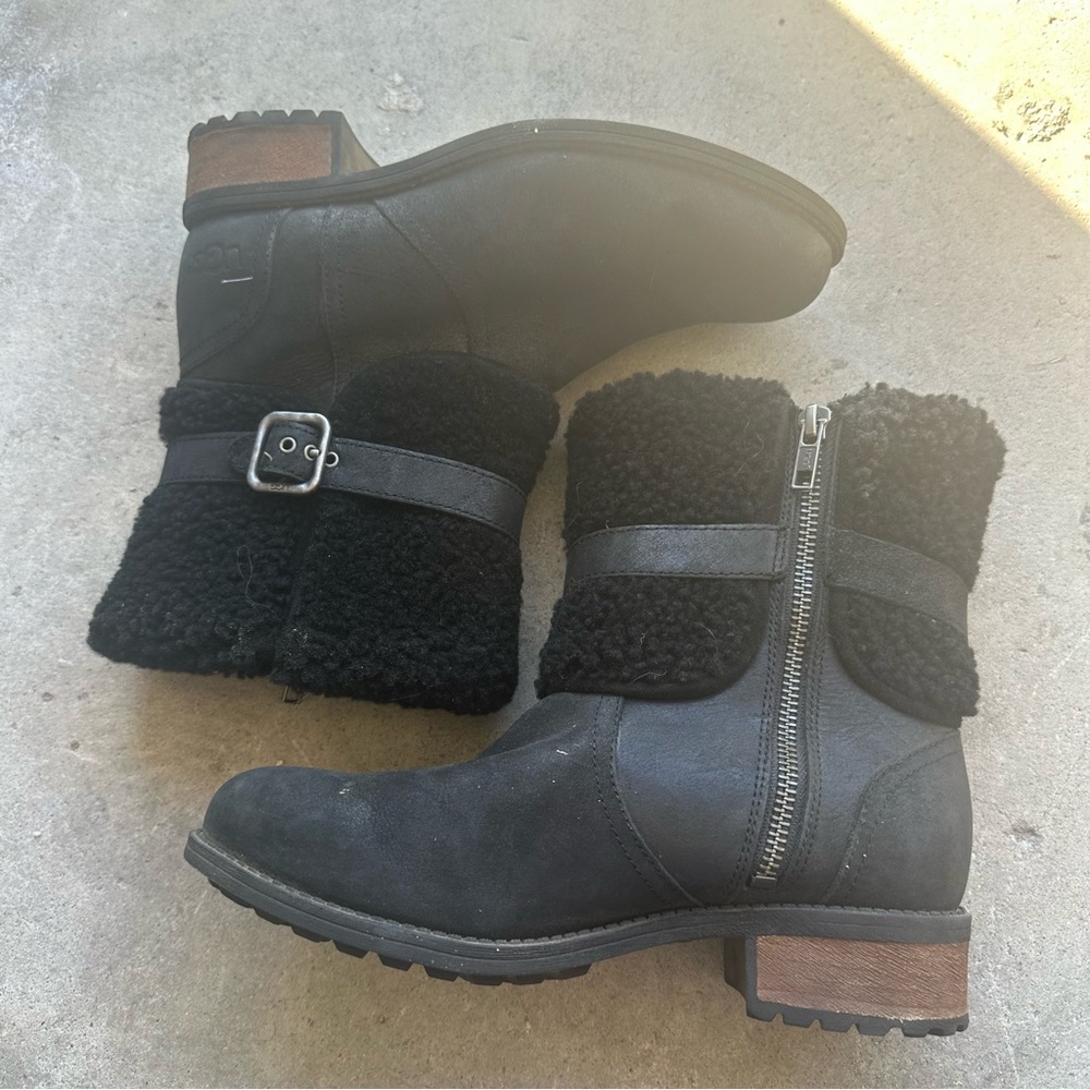 UGG Australia Blayre black leather shearling buckle moto boot womens 6.5 - Picture 2 of 8